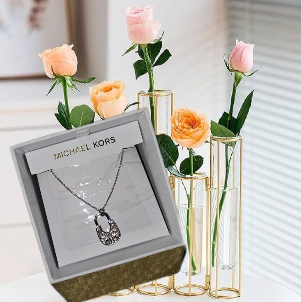 Michael Kors Lock neck